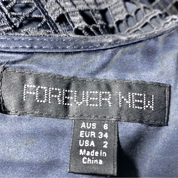 FOREVER NEW lace bodycon peplum hem dress - Picture 9 of 10